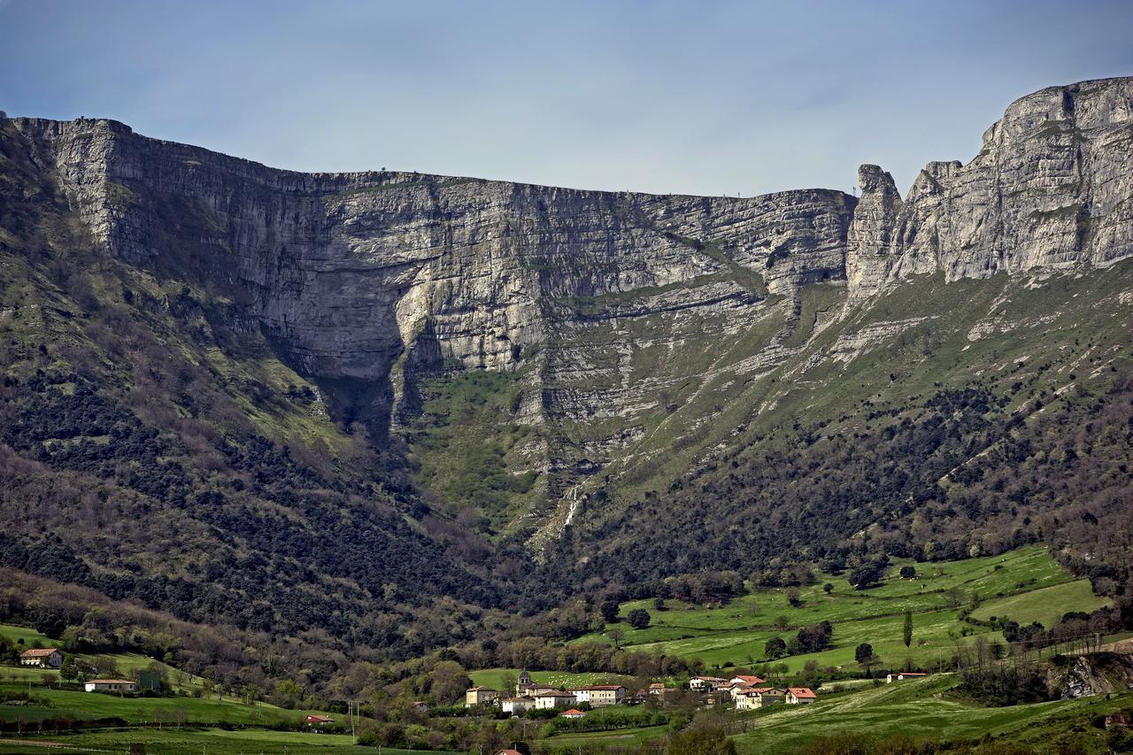 Ciudad De Orduña Extérieur photo